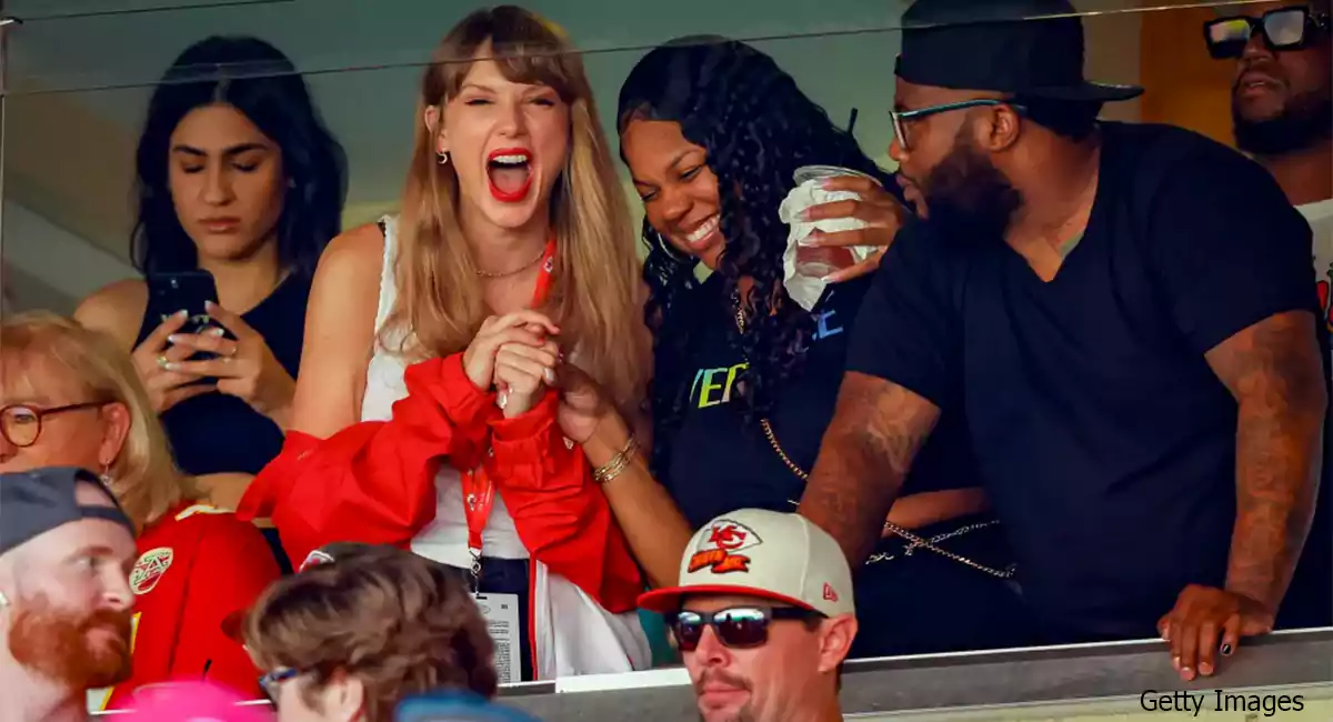 Taylor Swift hugs Travis Kelce in a cute postgame photo after the win against the Bears